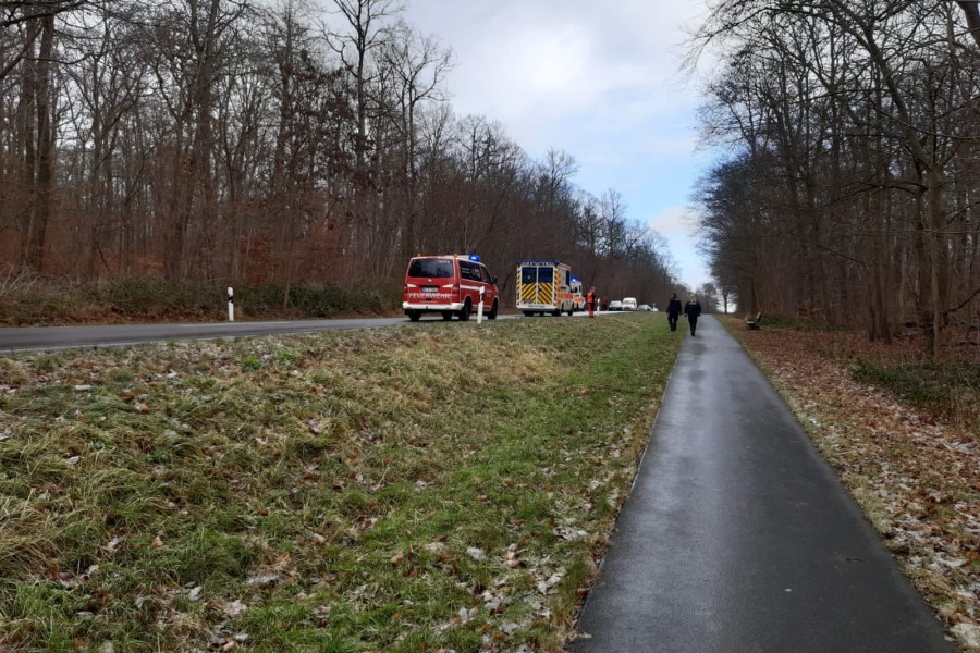 Feuerwehreinsatz im Kreis Helmstedt! Auto kam von Fahrbahn ab. 