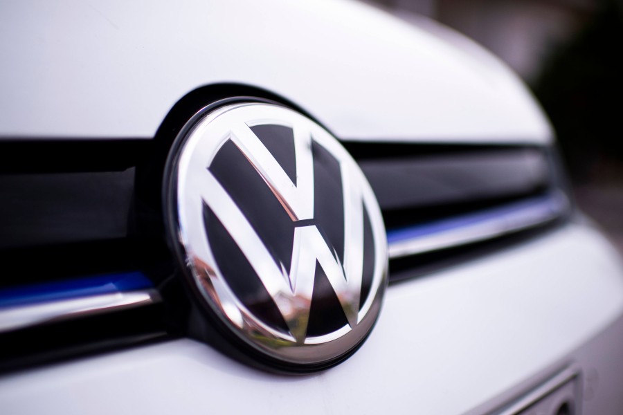 Im VW-Konzern gibt es bei einigen Modellen Probleme im Bremssystem. (Symbolbild)