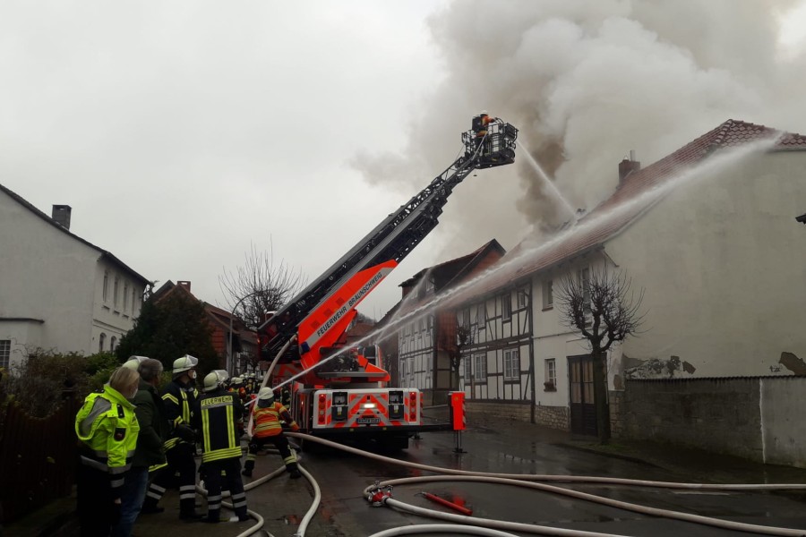 In Veltheim im Kreis Wolfenbüttel ist am Dienstagvormittag ein Feuer ausgebrochen. 