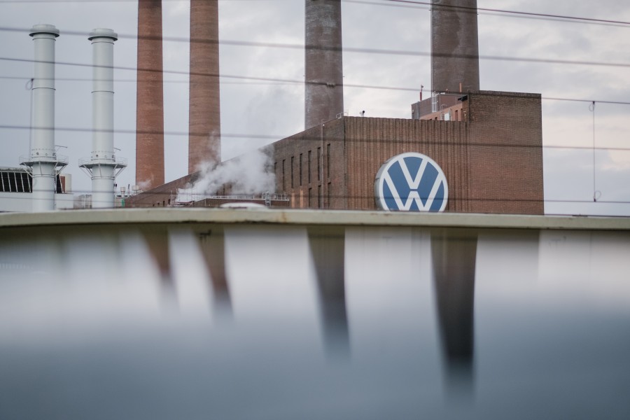 VW will am Stammsitz in Wolfsburg offenbar 3.000 Stellen streichen. (Symbolbild)