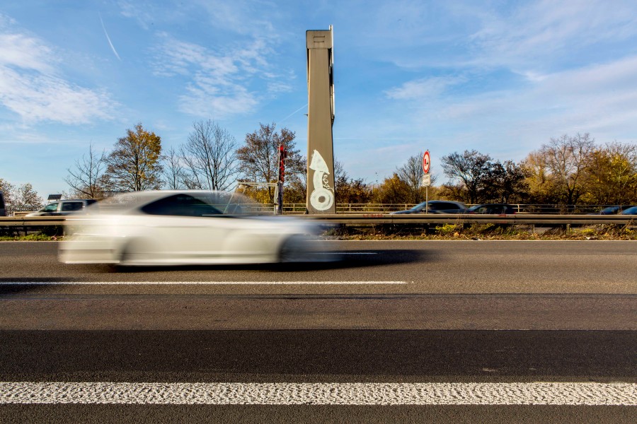 Der Multimillionär raste über die A2 in Richtung Hannover (Symbolbild). 