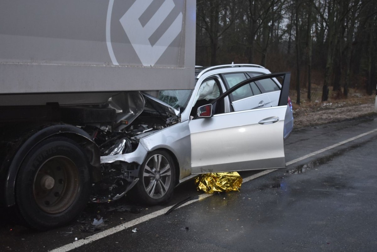 Hardesse Gifhorn Unfall B188 Mercedes