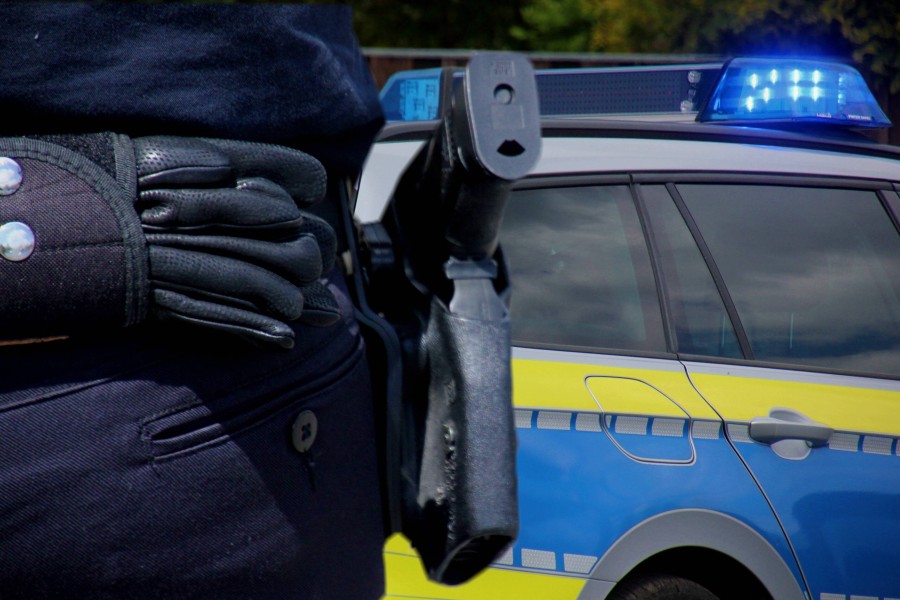 Die Polizei sucht nach Zeugen eines körperlichen Angriffs auf einem Parkplatz von Rewe im Kreis Gifhorn. (Symbolbild)