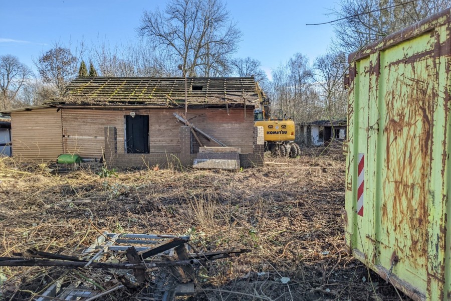 Von dem einstigen Trubel des Tierheims Salzgitter blieben nur leere Gebäude übrig. Denn seit mehr als zehn Jahren tut sich auf dem Gelände nichts mehr. 