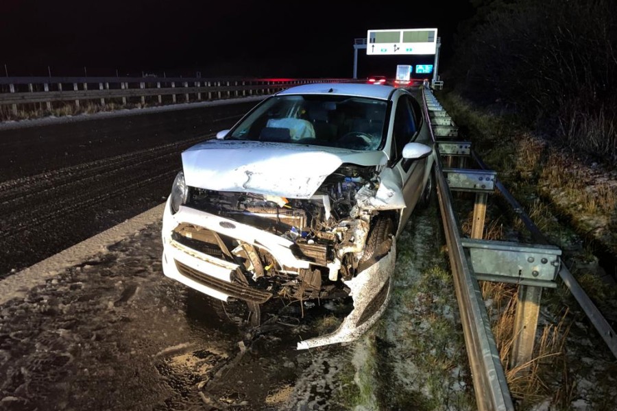 Bei dem Unfall auf der A39 bei Wolfsburg wurde der Fahrer verletzt. 