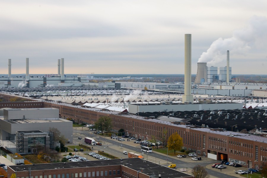 Neben dem Hauptwerk des VW-Konzerns möchte Wolfsburg auch das Trinity-Werk in die Stadt bringen. (Archivbild)