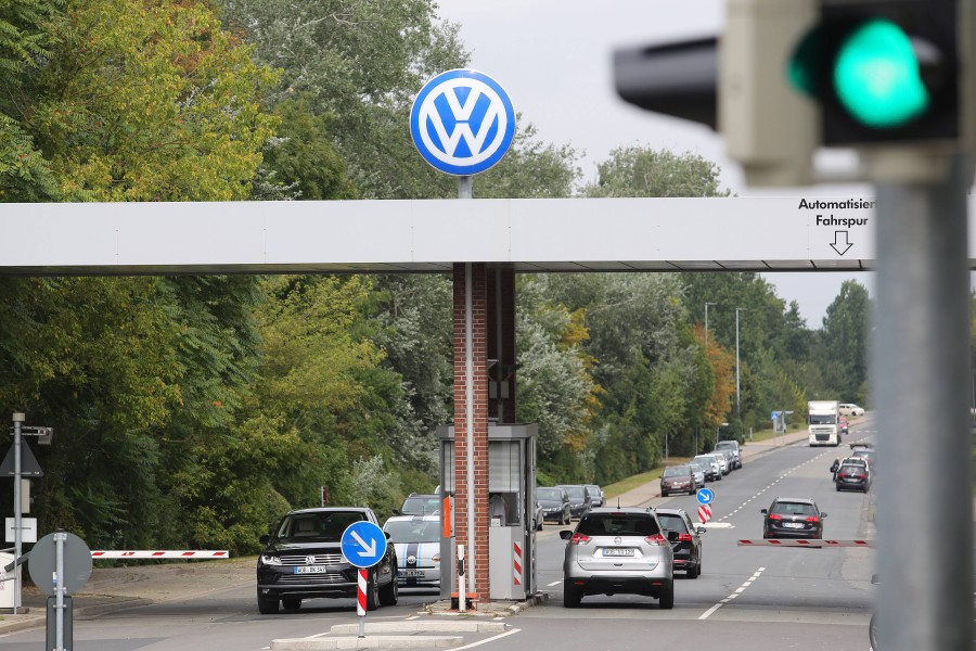 Beschäftigte von VW erwartet schon in diesem Monat ein Corona-Bonus (Symbolbild).