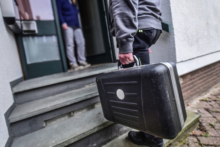 Miese Masche in Braunschweig! Die Polizei warnt davor, unangekündigte Handwerker in die Wohnung zu lassen. (Symbolbild)