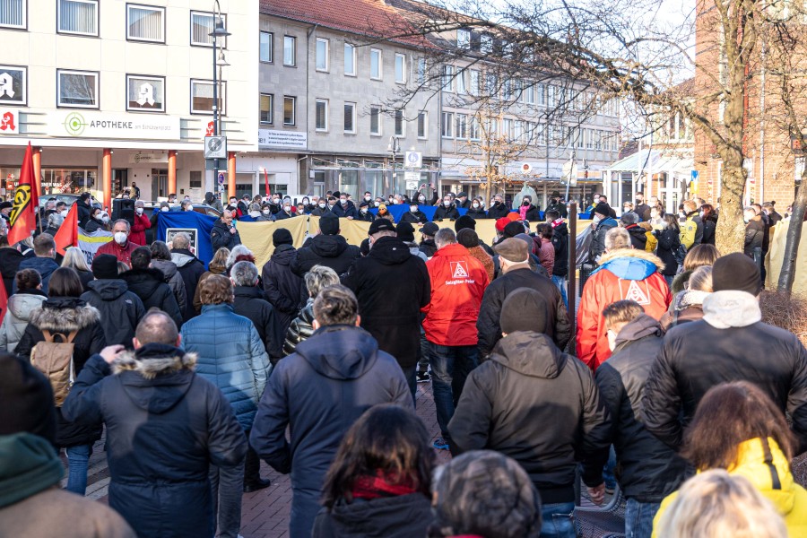 Salzgitter: Über 300 Menschen versammelten sich zur Friedens-Demo.