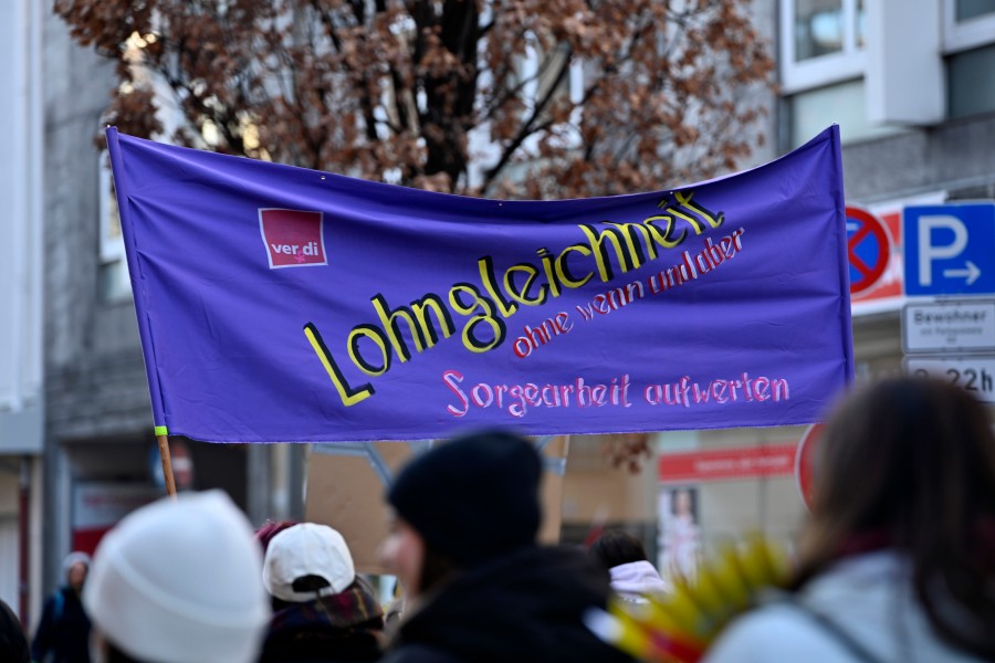 Vor knapp drei Wochen protestierten bereits Erzieherinnen und Erzieher aus Wolfenbüttel für bessere Arbeitsbedingungen. (Archivbild)