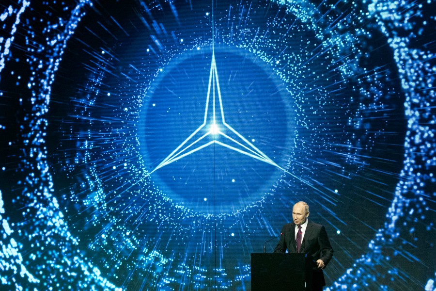 Heute undankbar: Wladimir Putin war bei der Einweihung des russischen Mercedes-Werks im Jahr 2019 noch live mit dabei. 