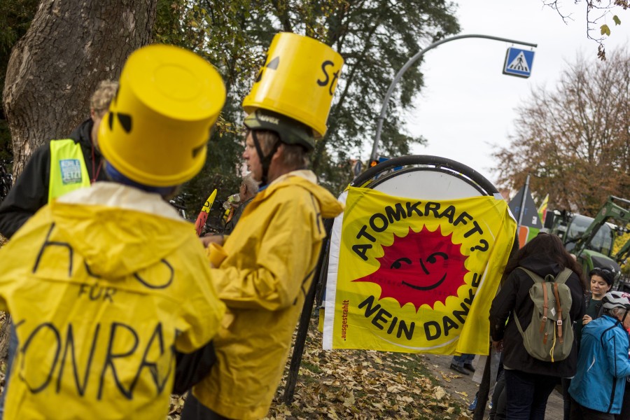 Umweltschützer haben eine weitere Demonstration gegen das in Bau befindliche Atommüllendlager Schacht Konrad in Salzgitter angekündigt. (Archivbild)