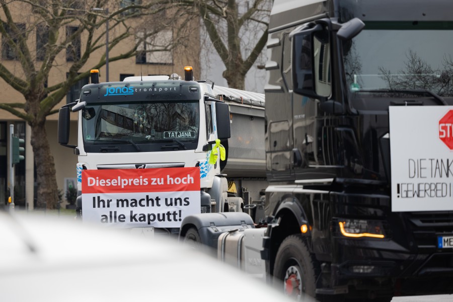 Wegen der hohen Spritpreise: Lkw-Fahrer wollen offenbar am Mittwoch streiken – kommt es auch auf den Autobahnen in Niedersachsen zu Blockaden oder anderen Aktionen? 