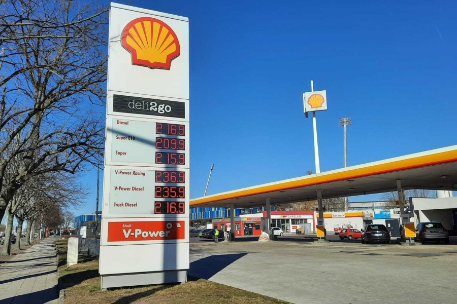 Auch bei der Shell-Tankstelle an der Hamburger Straße in Braunschweig ist Sprit teuer. 