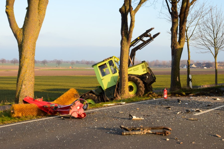 Mit diesem Traktor war der Mann unterwegs, um die Straße zu säubern. Dann geschah das Unglück.