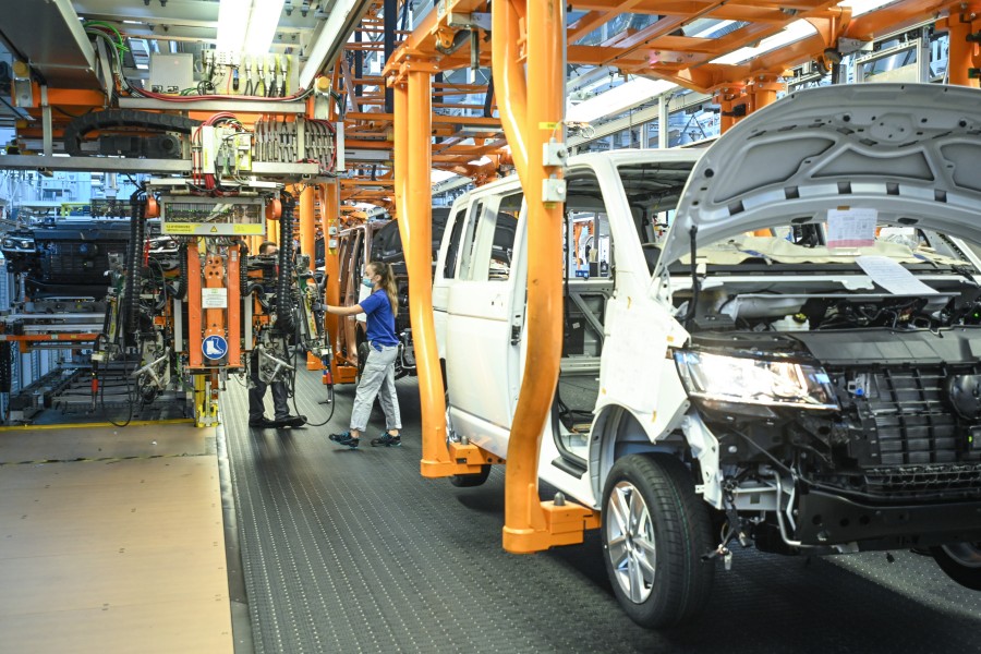 Die Produktion im Stammwerk von Volkswagen Nutzfahrzeuge läuft weiter.