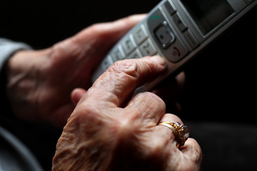 Eine Frau aus Wolfenbüttel wurde durch den Enkeltrick um 10.000 Euro erleichtert. (Symbolbild)