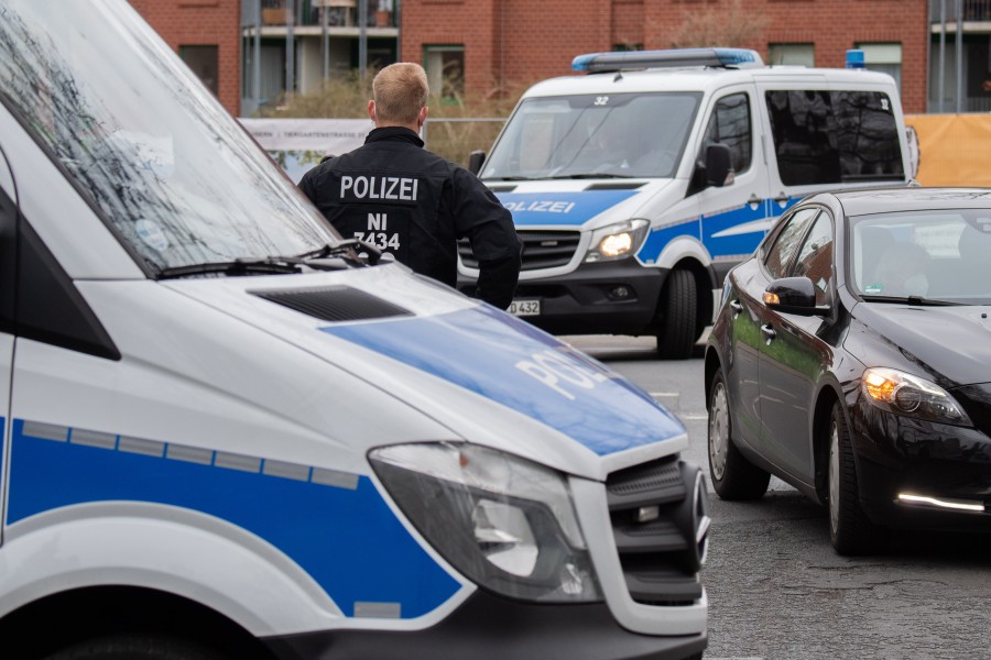 Die Polizei riegelte das Wohngebiet weiträumig ab.