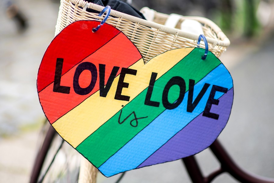 Beim Christopher Street Day wird auf die Rechte der LGBTQ+-Community aufmerksam gemacht. 