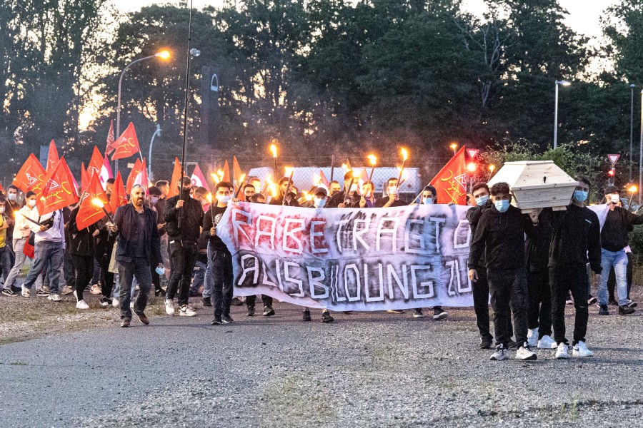 Zahlreiche Arbeitnehmer beteiligten sich an der Mahnwache in Salzgitter. 