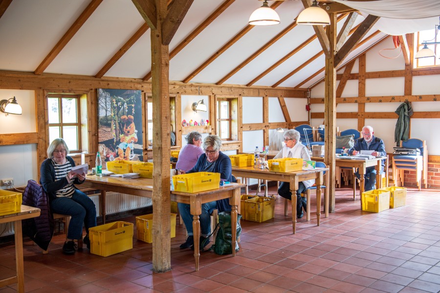 In Niedersachsen sind rund 80.000 Briefe an den Osterhasen eingegangen.