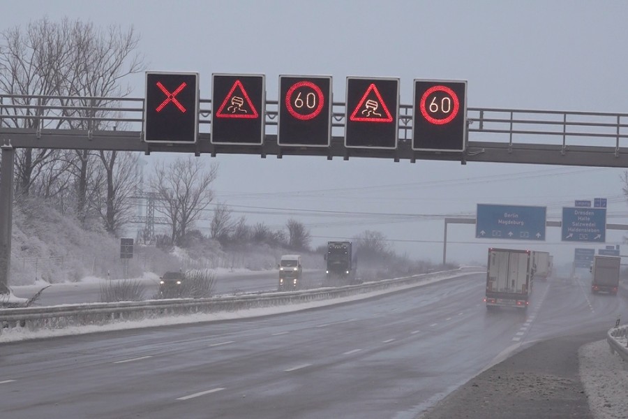 Auf der A2 gilt mancherorts noch immer Tempo 60! Streckenweise ist der linke Fahrstreifen auf der Autobahn gesperrt. 