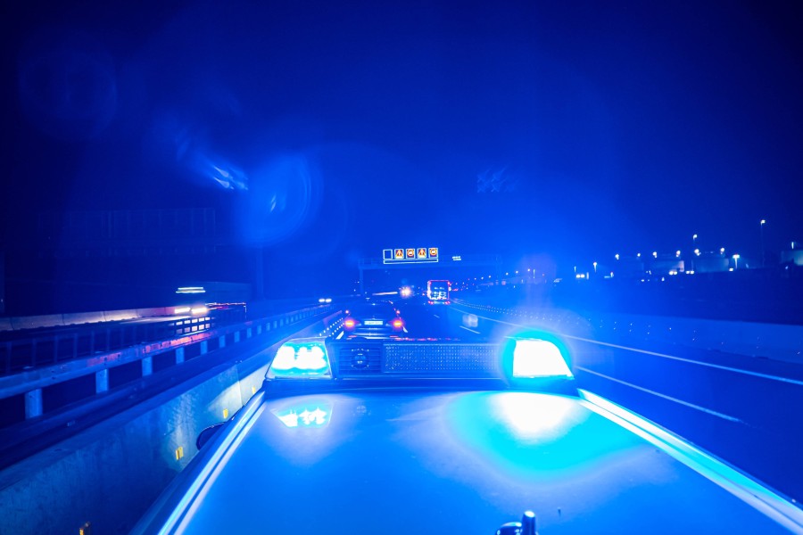 Auf der A39 bei Braunschweig hat die Polizei drei Raser gestoppt. (Symbolbild)