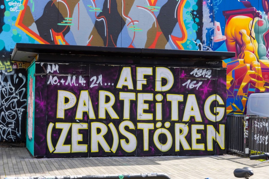 Nicht nur in Braunschweig stößt der AfD-Parteitag auf Gegenwehr. Dieses Bild stammt aus Dresden. 