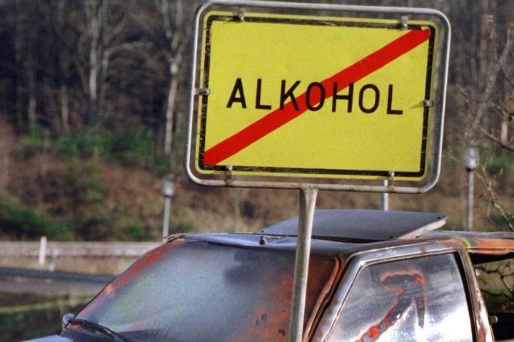 Alkohol und Auto – gefährliche Kombination (Symbolbild)