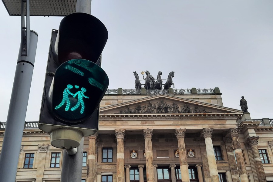 Braunschweig wird bunt! Und zeigt jetzt gleichgeschlechtliche Ampelfiguren. 