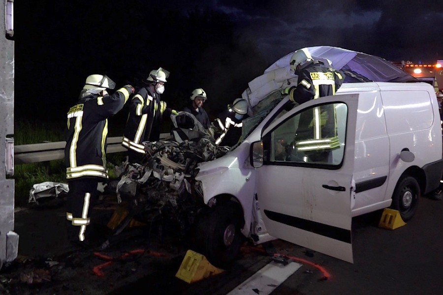 Nur von der Seite ist zu erahnen, wie der Wagen vor dem Unfall ausgesehen hat.