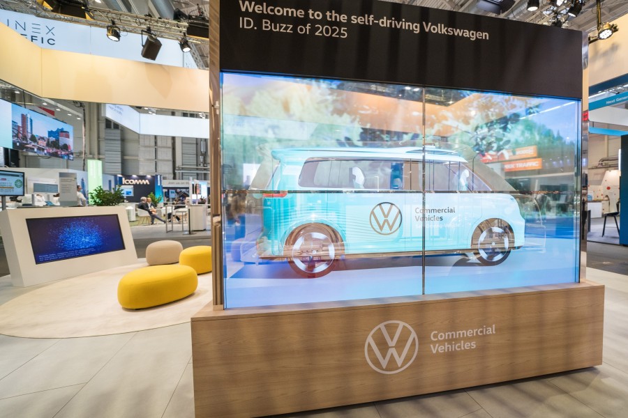 VW Nutzfahrzeuge: In Hamburg stellt der Konzern einen besonderen Bulli vor. 