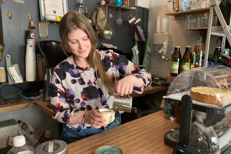 Egal ob Schaum-Krone, Blume oder Herz – Janina zaubert herrliche Bilder auf ihre Kaffees in Braunschweig. 