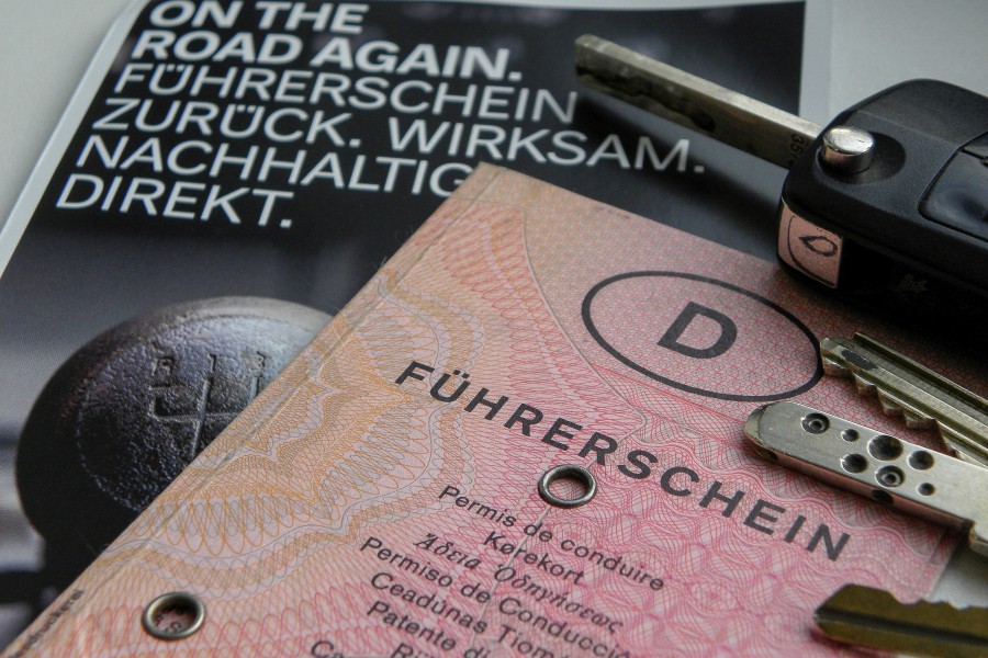 Der alte Führerschein muss gegen einen neuen EU-Führerschein umgetauscht werden. (Symbolbild)