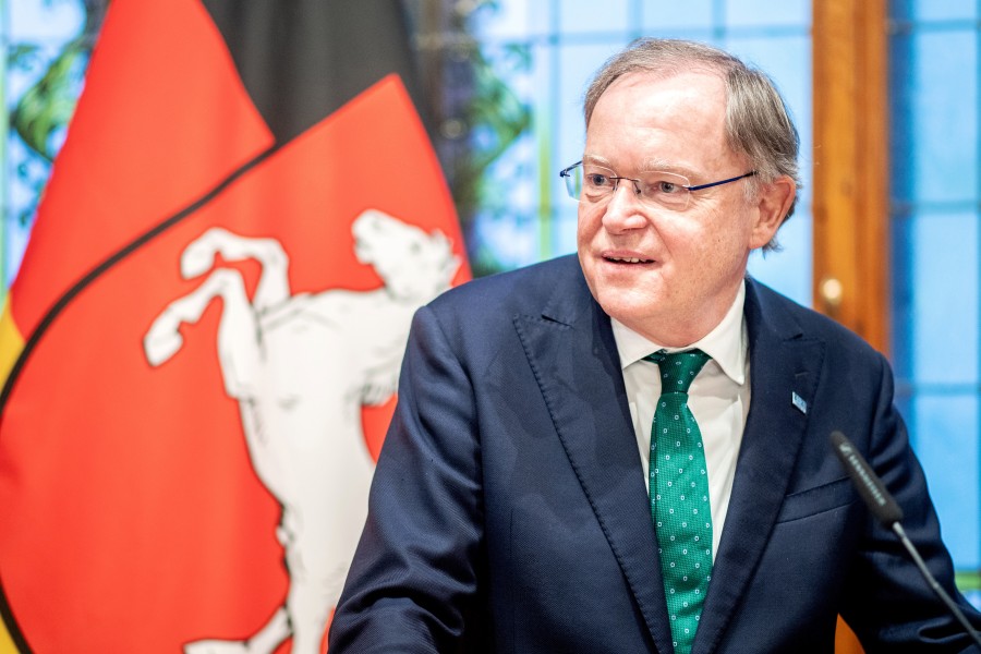 Niedersachsens Ministerpräsident Stephan Weil will heute regierungsintern über eine neue Corona-Verordnung für Niedersachsen beraten. (Archivbild)
