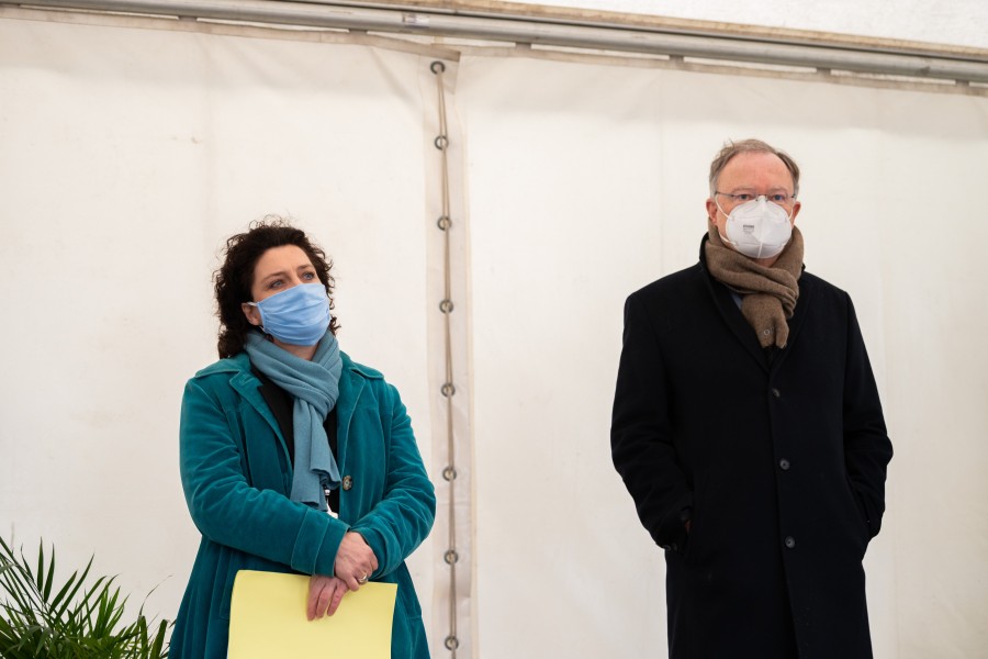 Carola Reimann (SPD), Gesundheitsministerin von Niedersachsen, und Stephan Weil (SPD), Ministerpräsident von Niedersachsen, haben zuletzt Kritik einstecken müssen. (Archivbild)