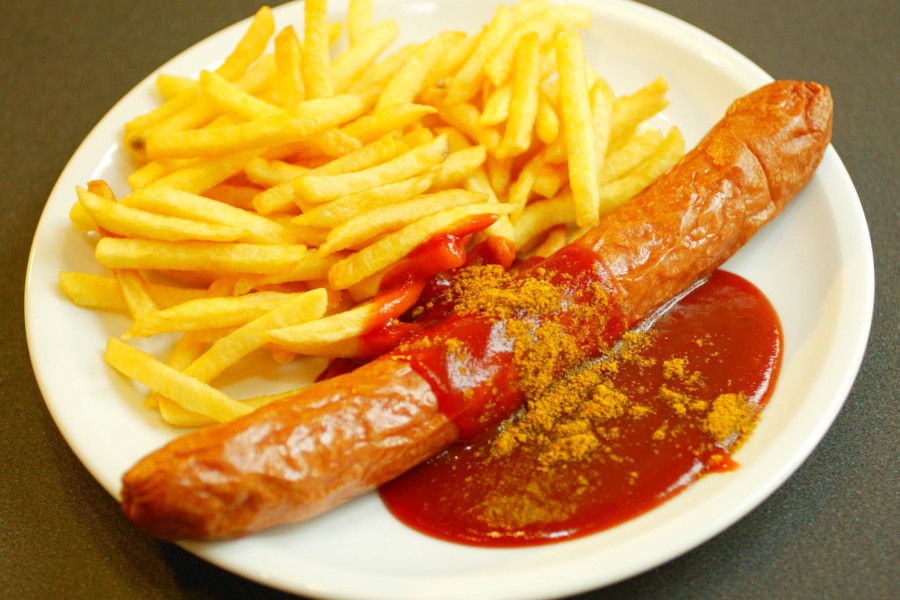 Die VW-Mitarbeiter essen am liebsten ihre legendäre VW-Currywurst. 