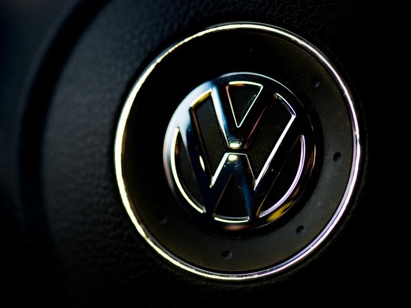 Das Ausmaß der Abgas-Affäre bei VW ist noch immer unklar. Wie teuer der Skandal für den Konzern wird, hängt auch von der Entwicklung in den USA ab. Der VW-Aufsichtsrat will Kreisen zufolge einen wichtigen Termin dort abwarten, bevor er über die Jahresbilanz berät.
