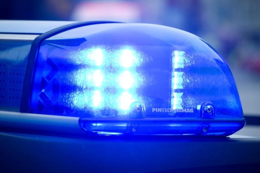 Ein Blaulicht an einem Polizeiauto (Symbolbild).