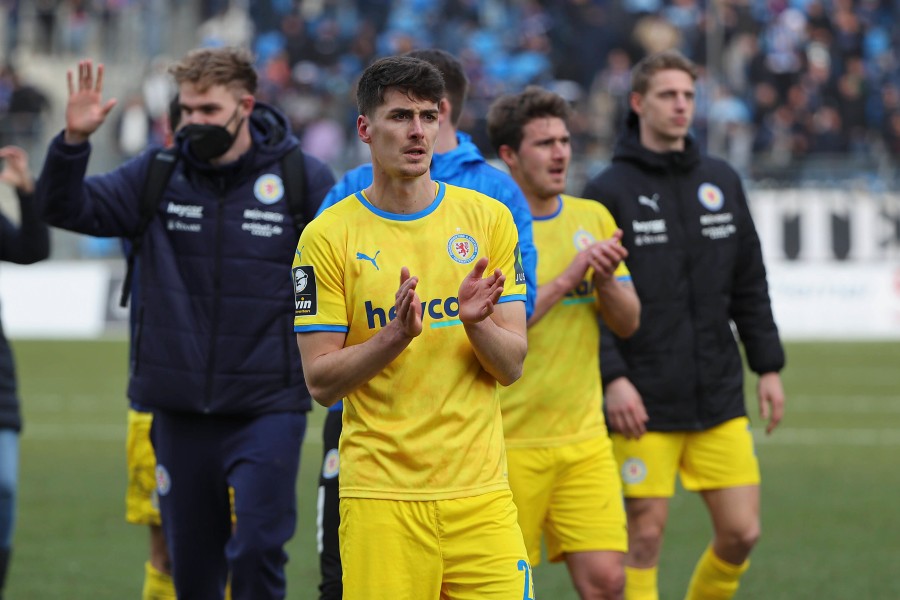 Gegen den VfL Osnabrück (1:1) stand Danilo Wiebe in der Startelf von Eintracht Braunschweig. Löwen-Coach Michael Schiele macht ihm Hoffnung auf weitere Einsätze.