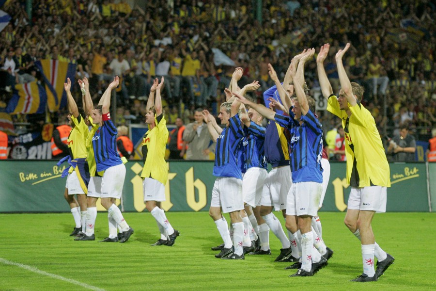 2005 gelang der Eintracht der historische Pokalsieg gegen den BVB. Die Tore zum 2:1-Sieg erzielten Rische und Graf.