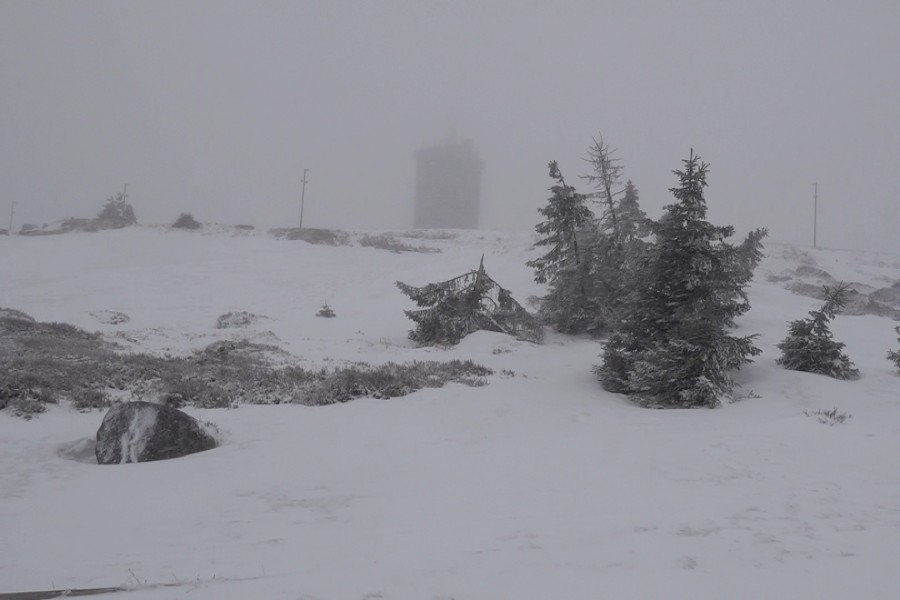 Der Brocken glich am Dienstag einer Schneelandschaft.