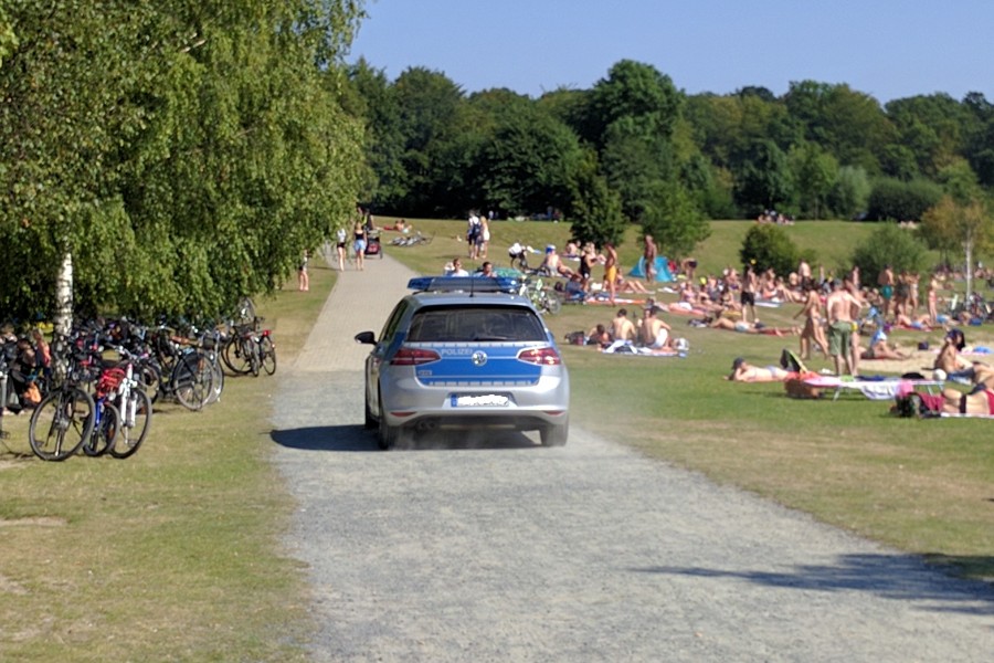 Die Polizei kann wieder abrücken, die Person wurde gefunden.