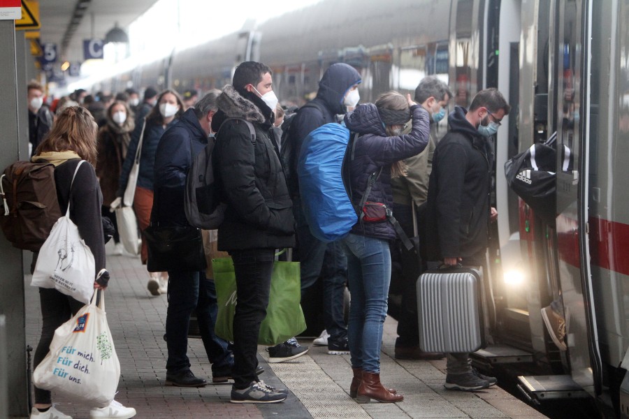 Mirja du Mont regt sich über überfüllte ICEs auf. Die Deutsche Bahn verweist auf eine Studie. 