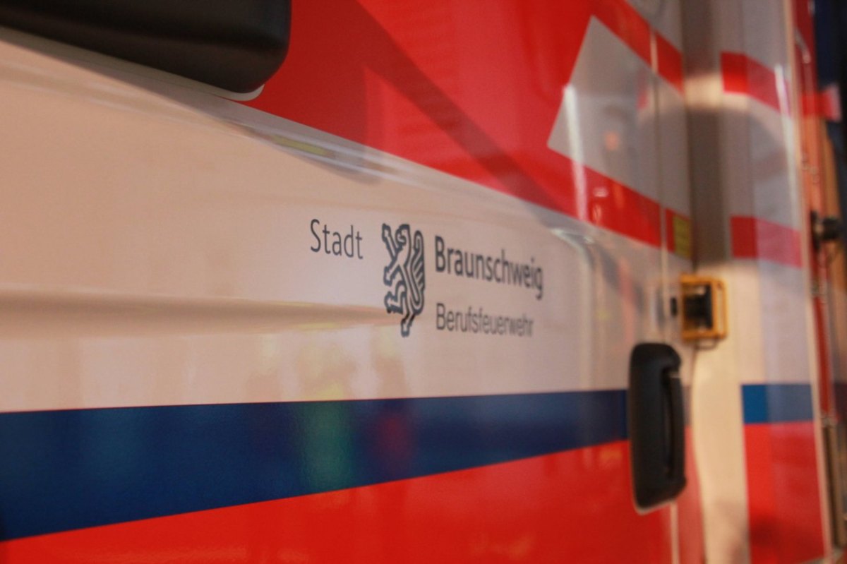 Klinikum Braunschweig Notarzt Unfall Rettungswagen Feuerwehr Rettungsdienst abends nachts