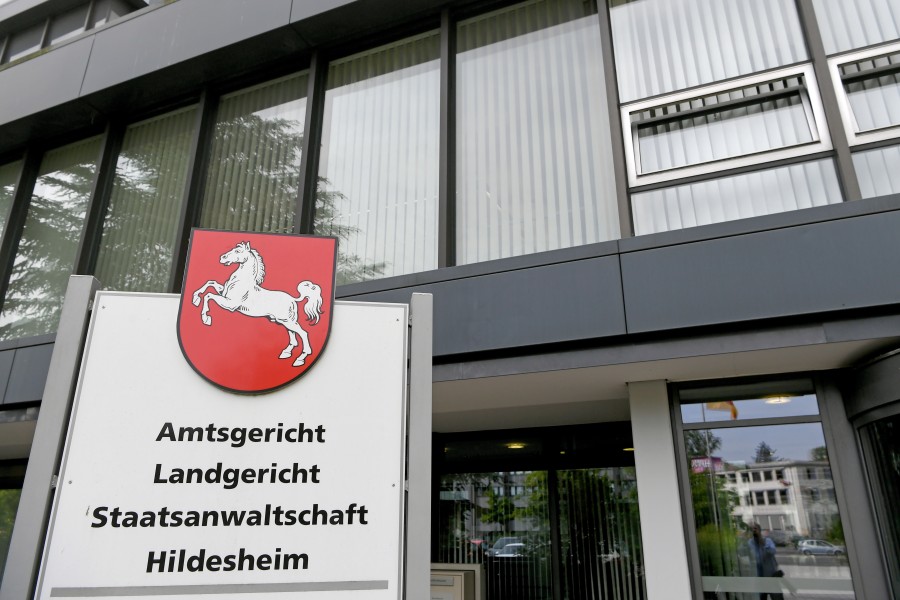 Am Landgericht Hildesheim hat der Prozess gegen einen 26-Jährigen begonnen, der im starken Rauschzustand zwei Frauen in Peine schwer verletzt haben soll. (Archivbild)
