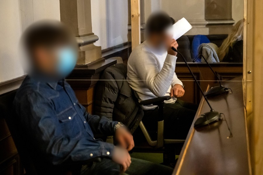 Zwei Männer werden wegen Zwangsprostitution der jungen Frau, die von anderen in der Weser ertränkt worden sein soll, angeklagt. 