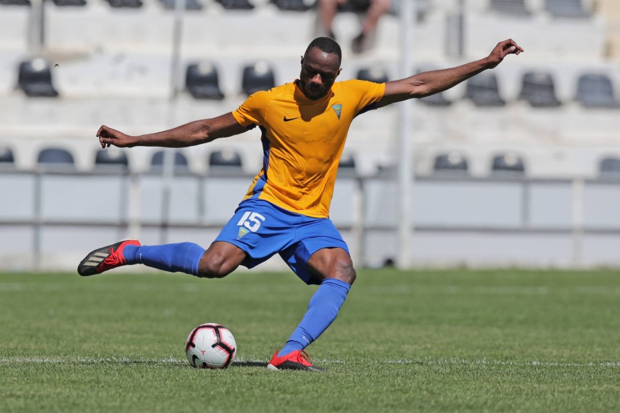 Blau-gelb kennt er schon: Oumar Diakhite läuft künftig für die Braunschweiger Löwen auf.