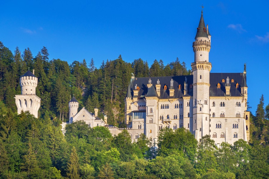 Peine: Aus Sandstein formte der 53-Jährige das Schloss Neuschwanstein. 