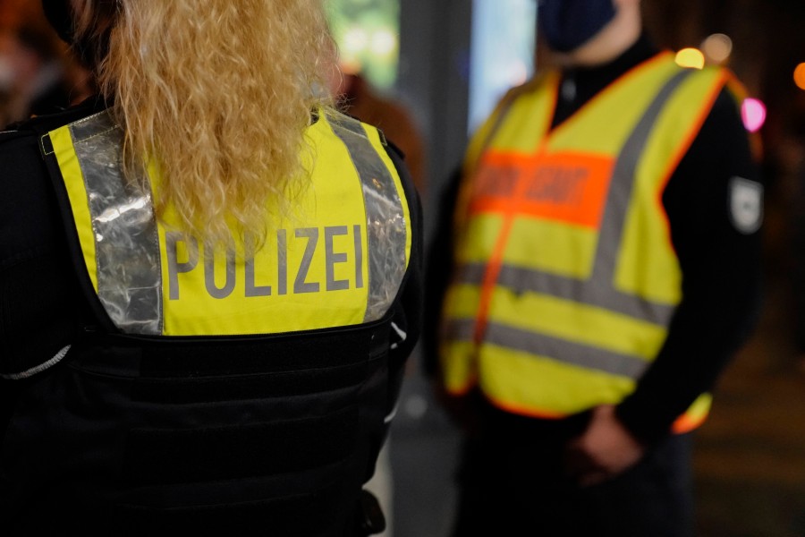 Abgeführt wurde die agressive Frau aus Salzgitter von der Polizei in der vergangenen Sonntagnacht. (Symbolbild)